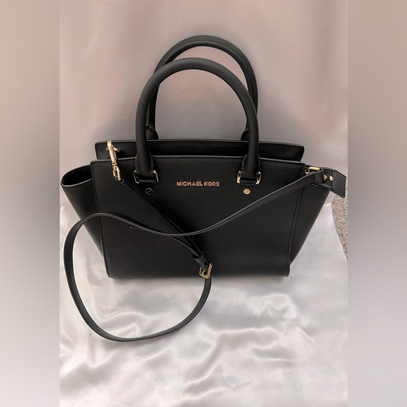 Michael Kors Medium Selma in Black with gold hardware - Picture 2 of 14